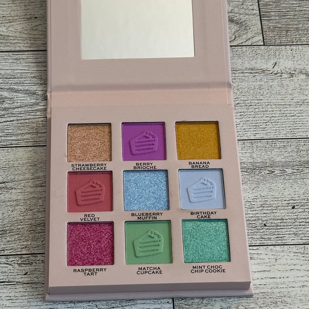 Make Up Revolution X Nikki Lilly